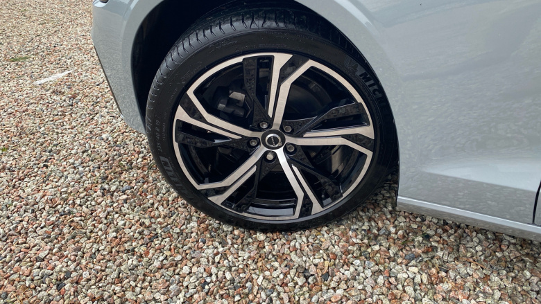 Volvo V60 2.0 B4P Plus Dark 5dr Auto [7 speed] Petrol Estate